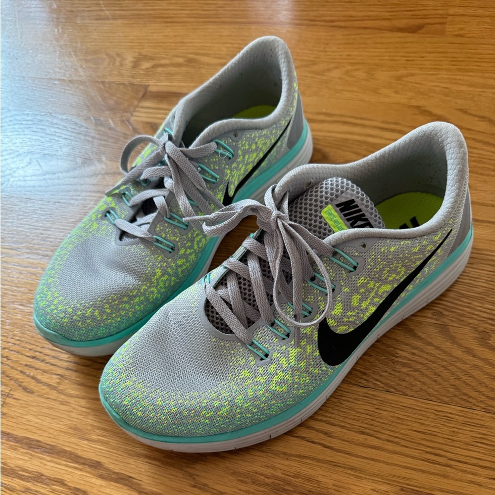 Women’s Nike Free Run Shoes Size 9
